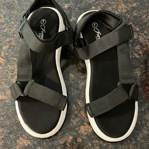Forever Comfort Cushioned Velcro Sandals (7)